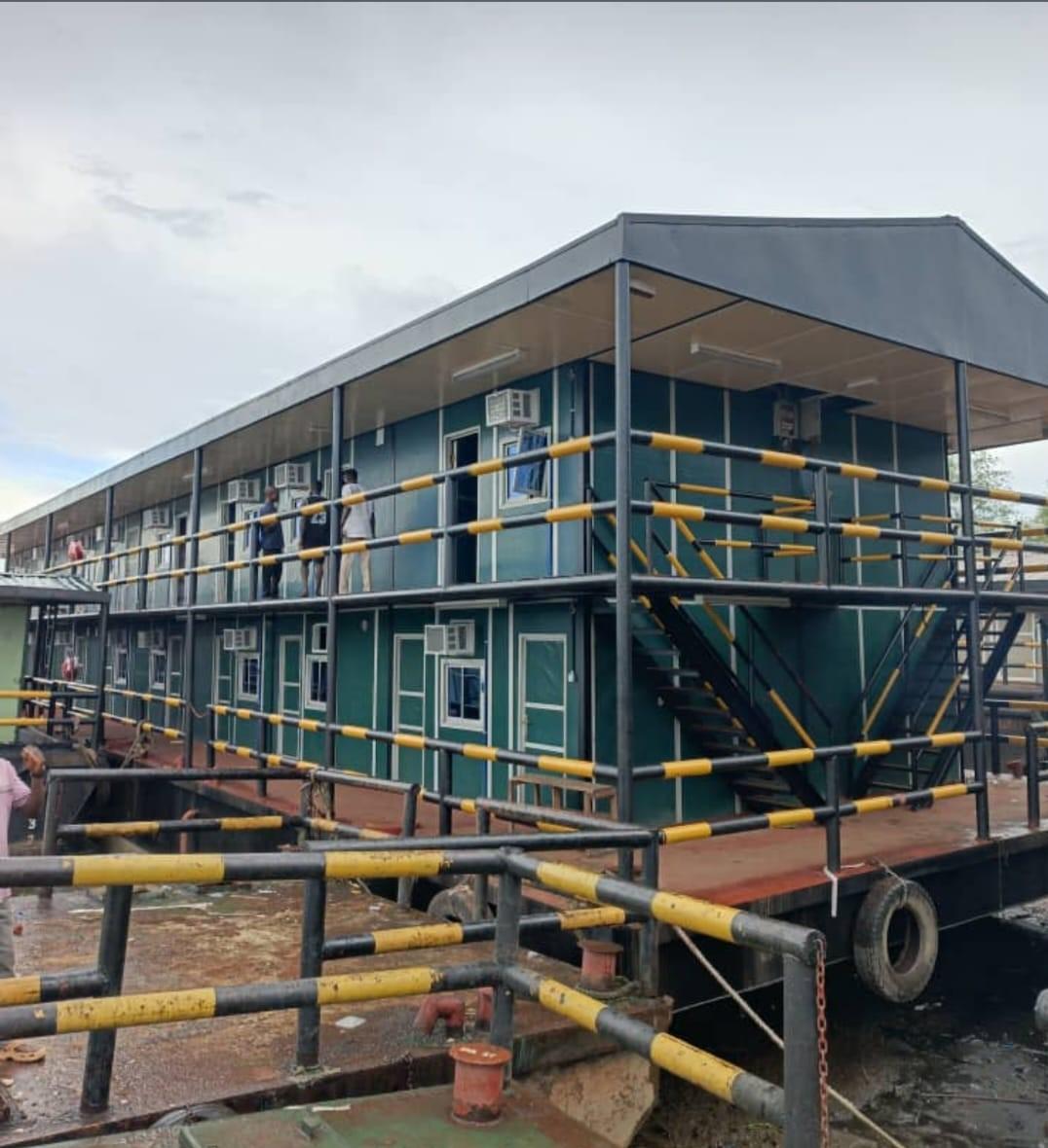 40/60 Man Houseboat